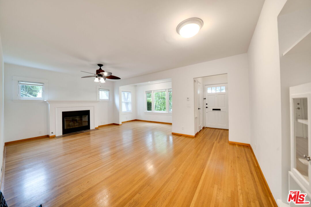 729 9th St Unit: FrontHouse