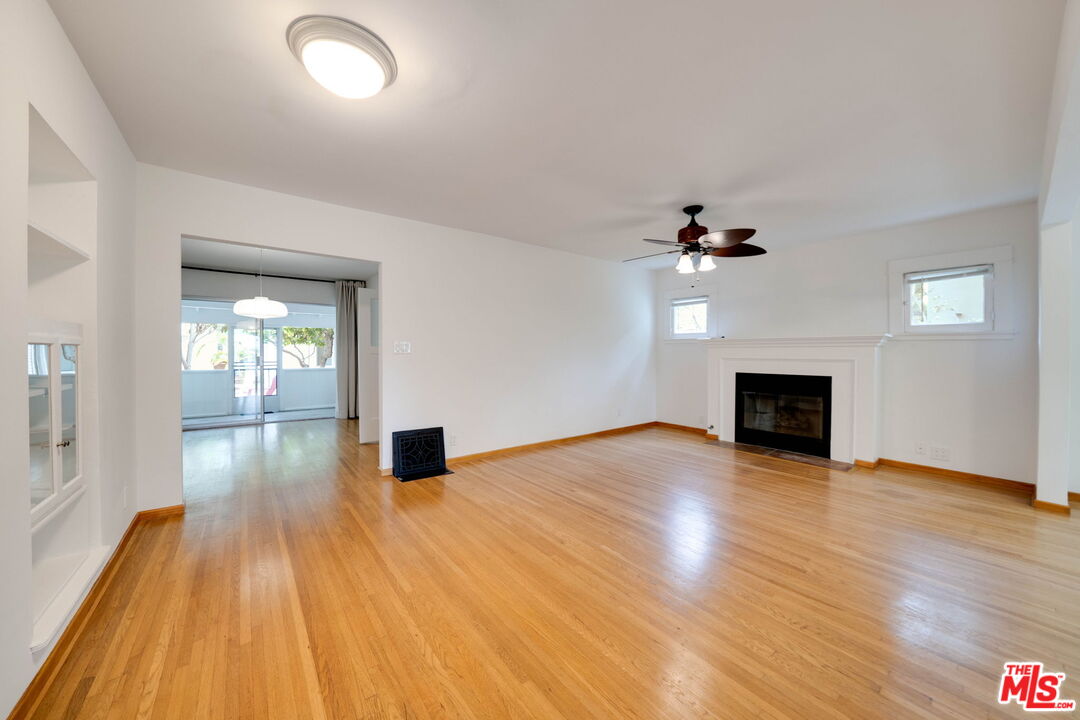 729 9th St Unit: FrontHouse