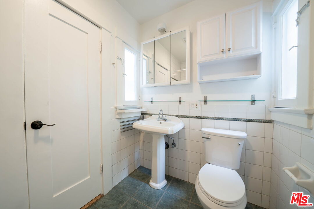 729 9th St Unit: FrontHouse