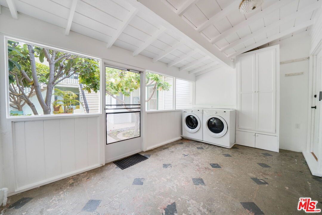 729 9th St Unit: FrontHouse