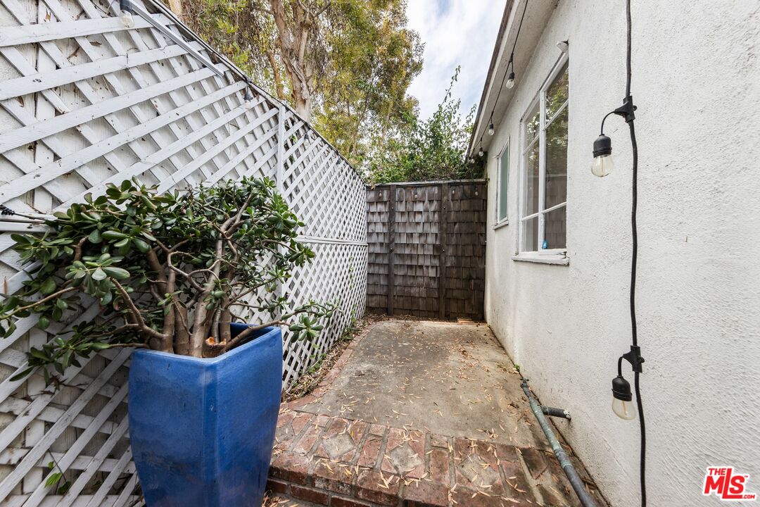 1941 Euclid St Unit: 5