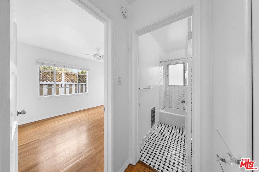 1941 Euclid St Unit: 5