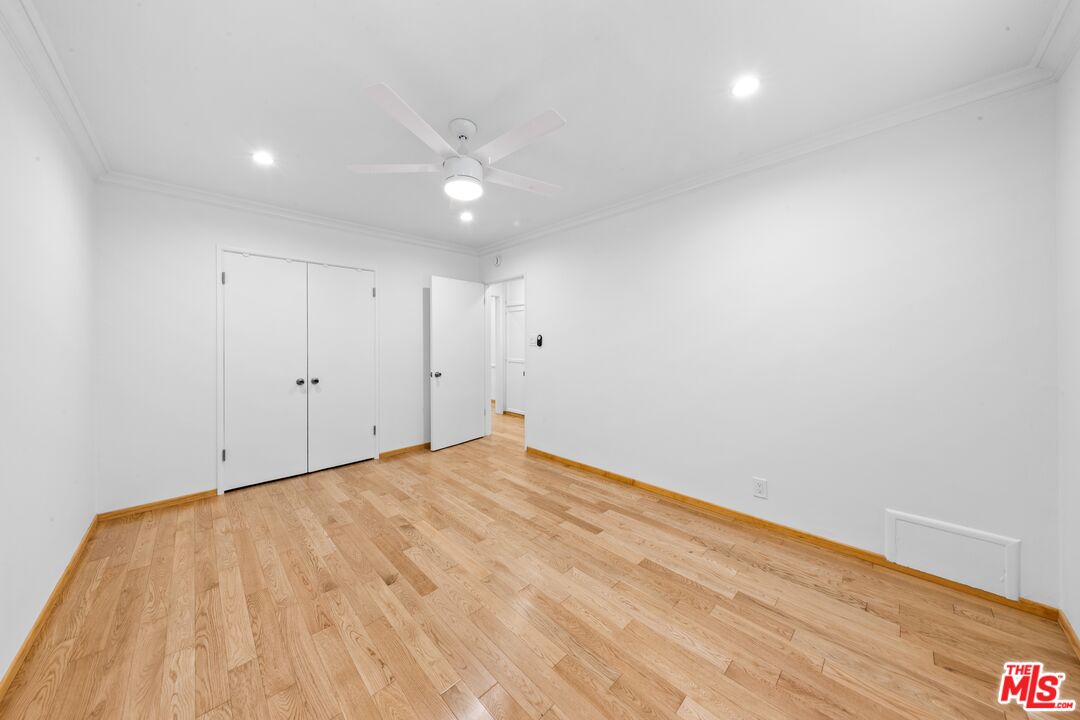 927 6th St Unit: 3