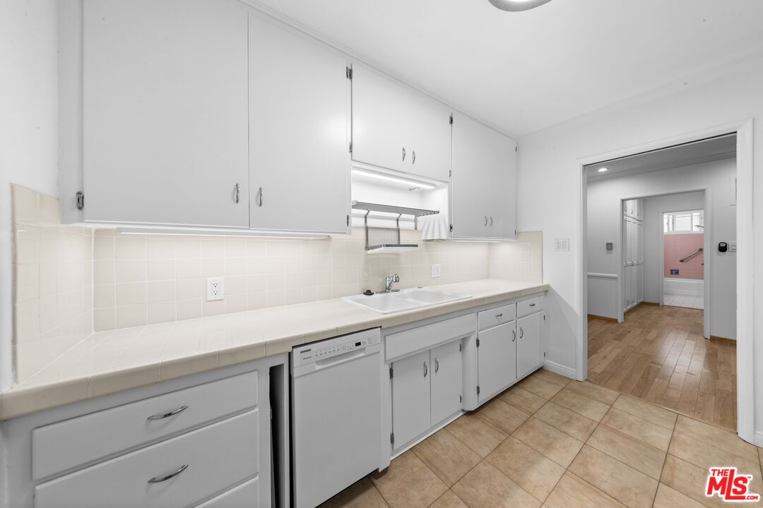 927 6th St Unit: 3