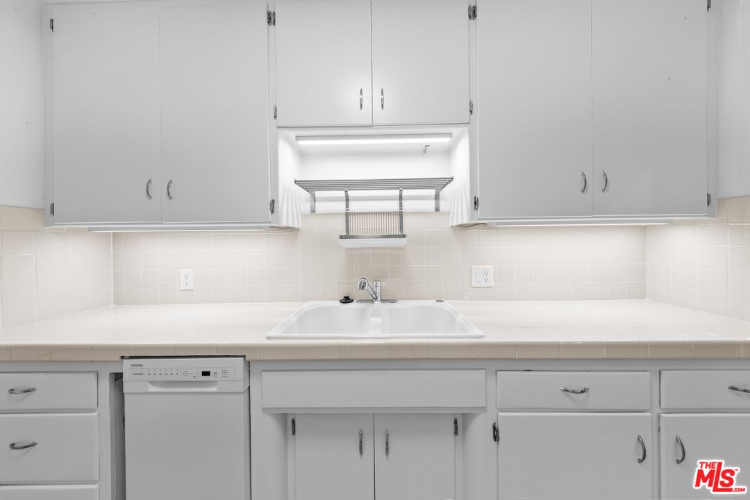 927 6th St Unit: 3