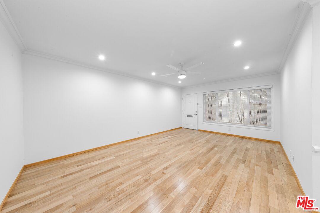 927 6th St Unit: 3