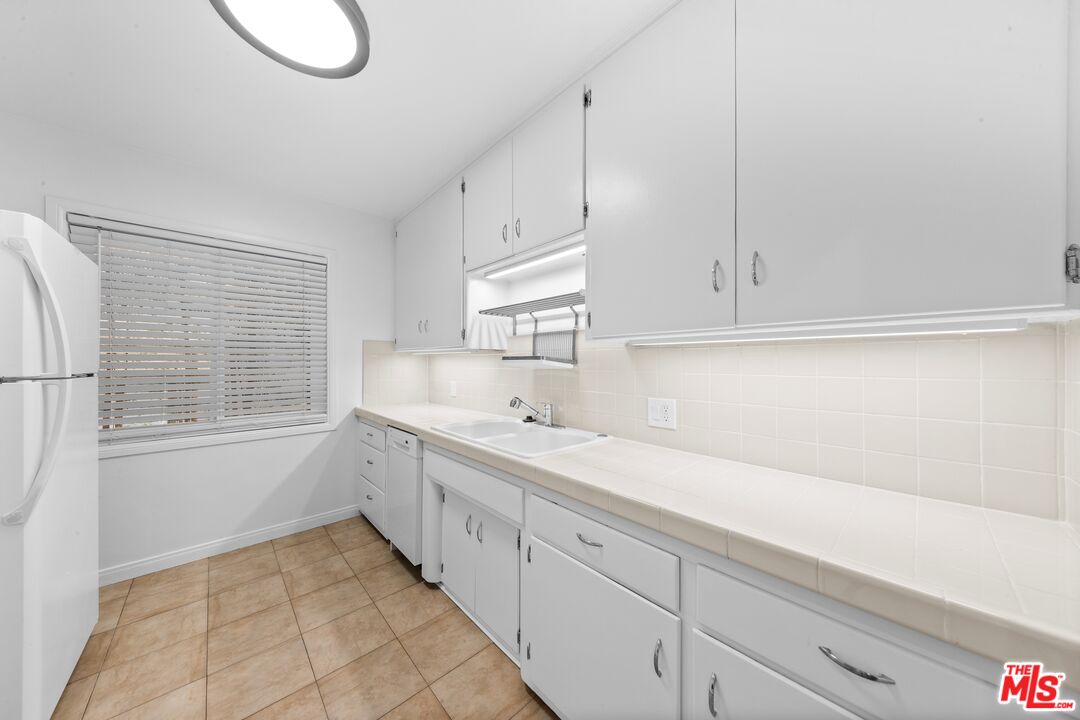 927 6th St Unit: 3