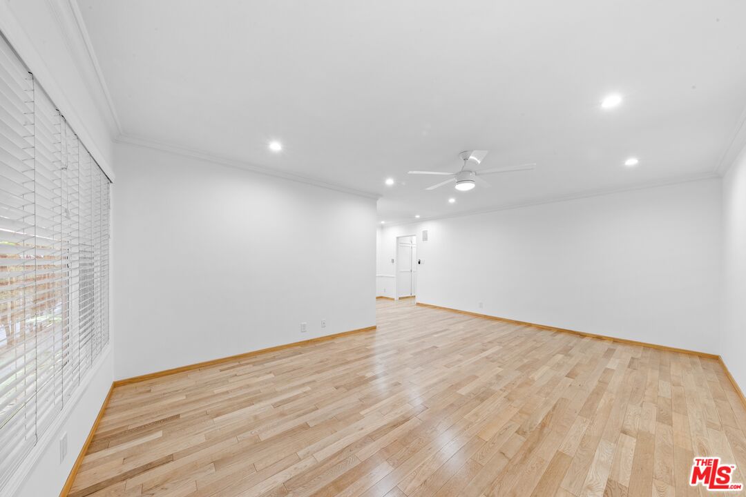 927 6th St Unit: 3