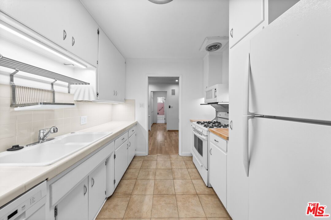 927 6th St Unit: 3