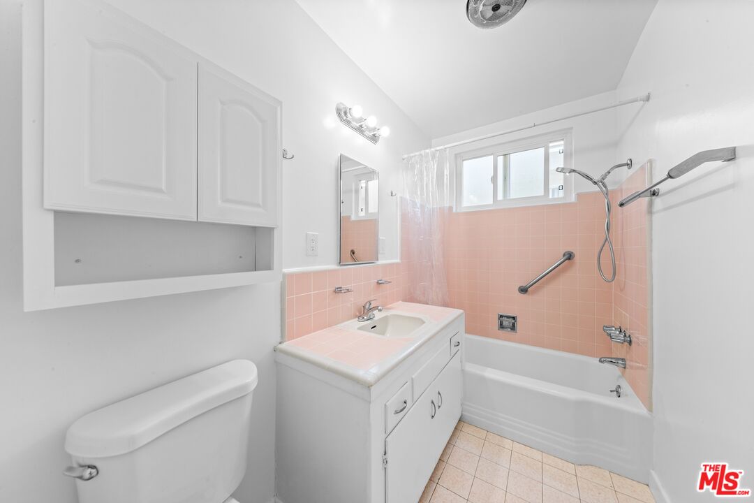 927 6th St Unit: 3