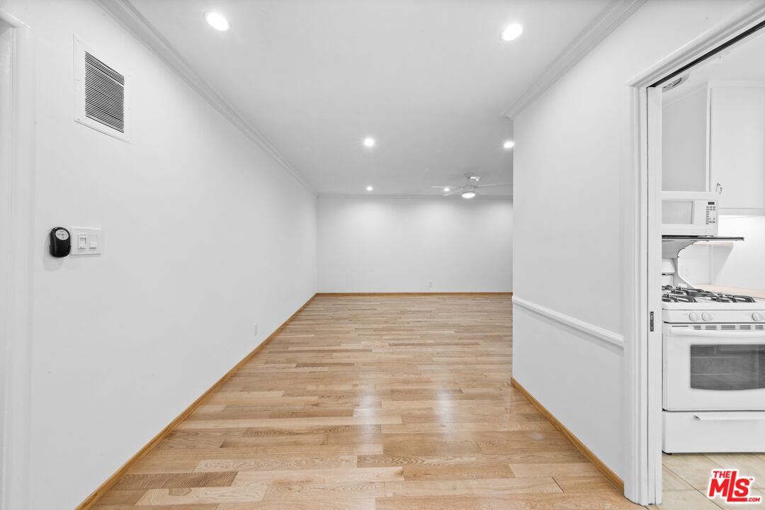 927 6th St Unit: 3