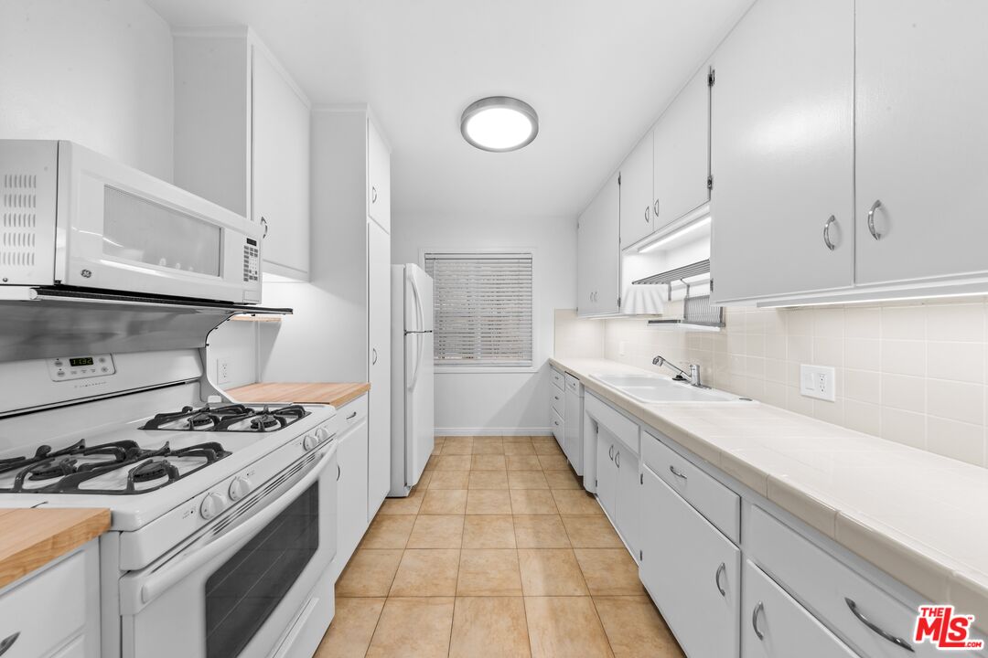 927 6th St Unit: 3