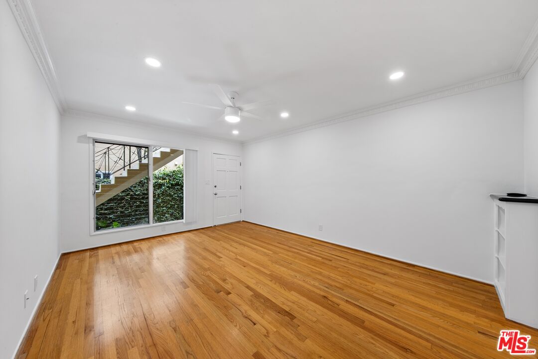 1037 11th St Unit: 1