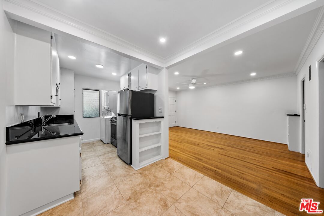 1037 11th St Unit: 1