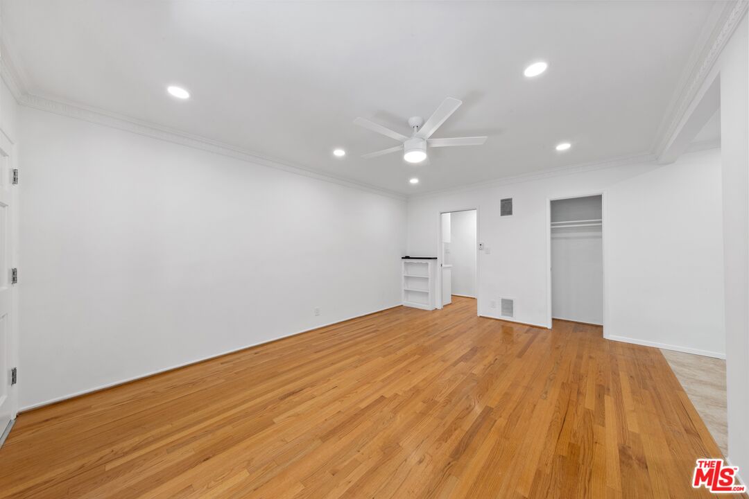 1037 11th St Unit: 1