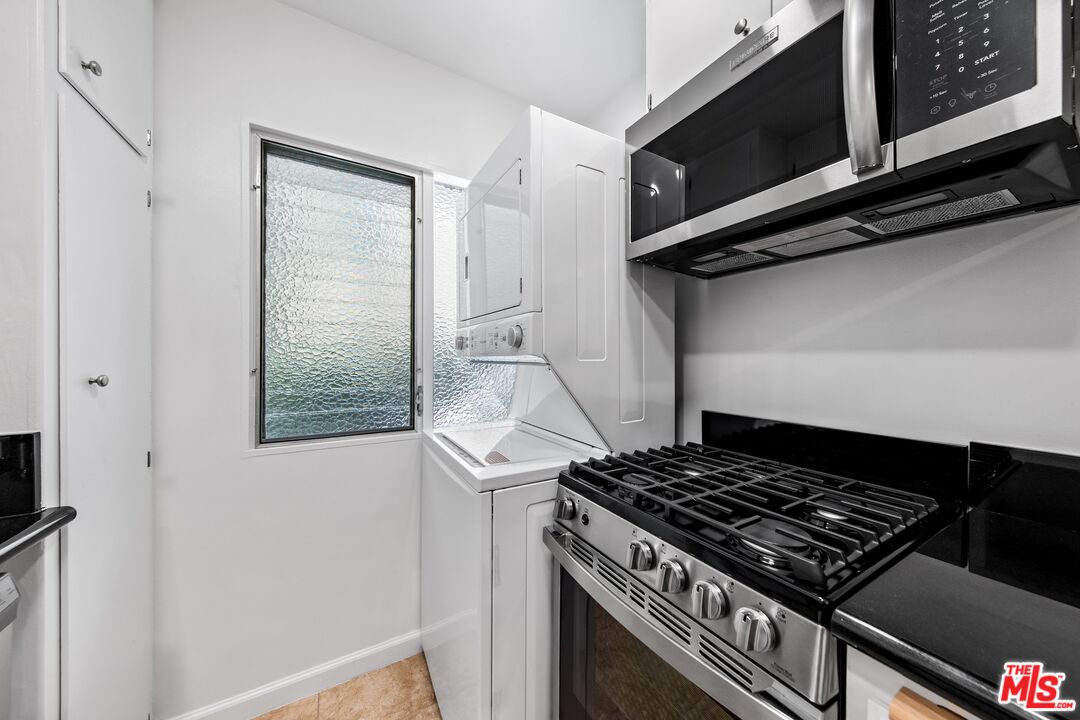 1037 11th St Unit: 1