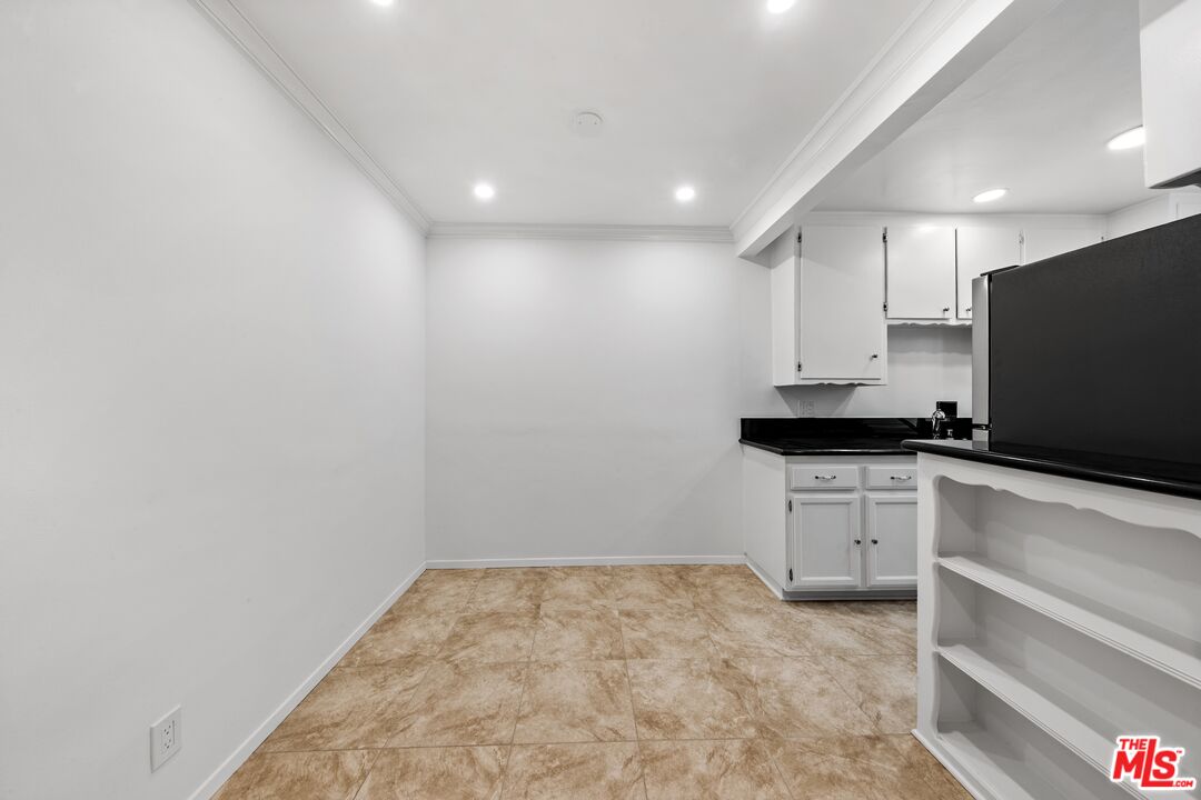1037 11th St Unit: 1
