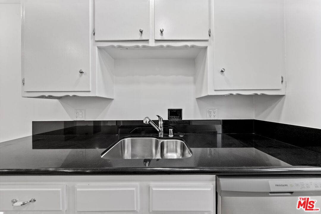 1037 11th St Unit: 1