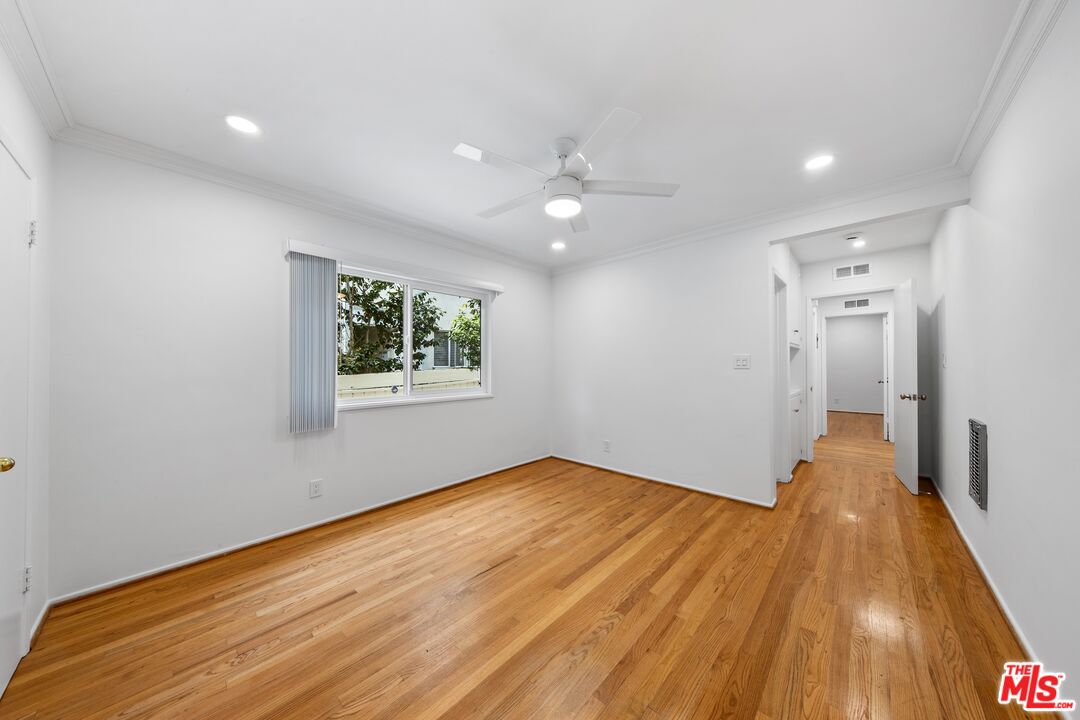 1037 11th St Unit: 1