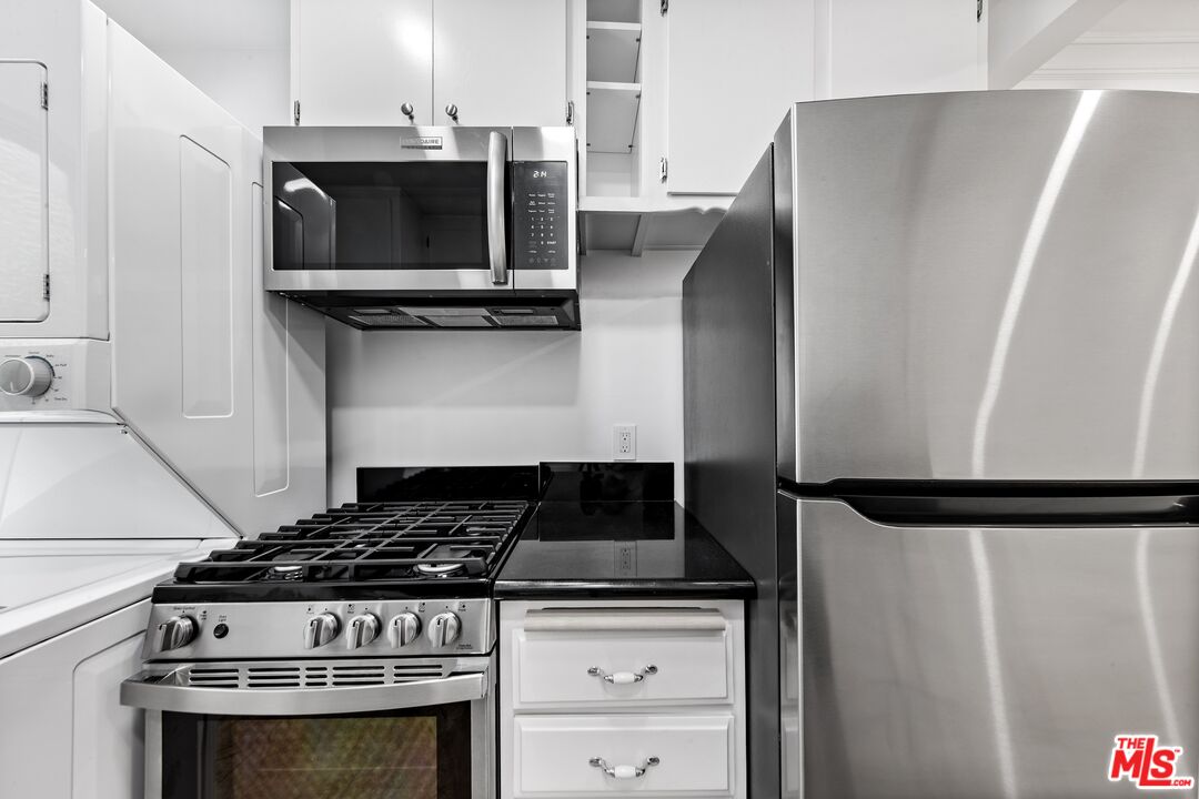 1037 11th St Unit: 1