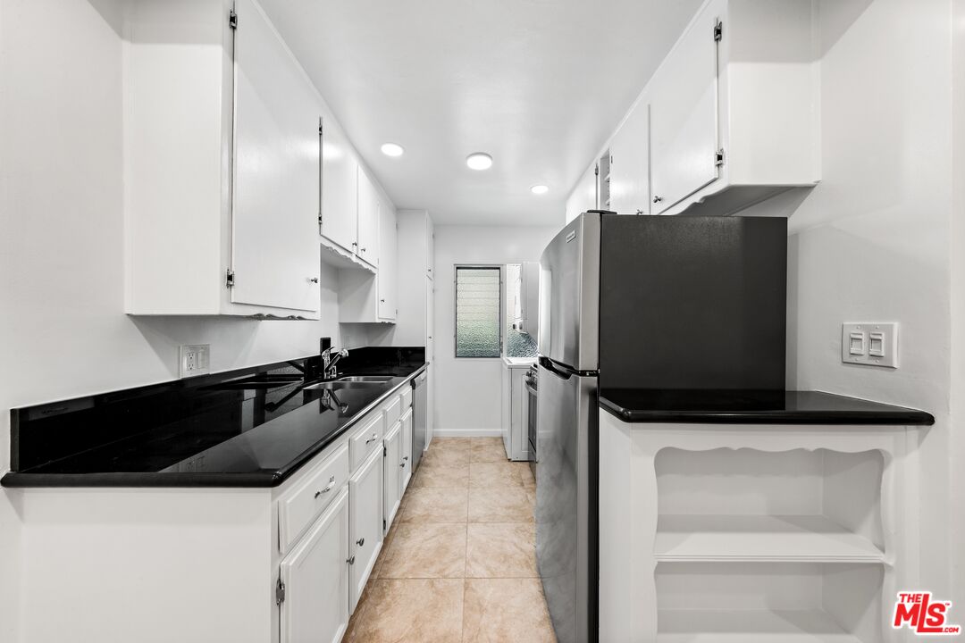 1037 11th St Unit: 1