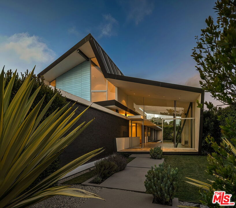 3646 Inglewood Blvd