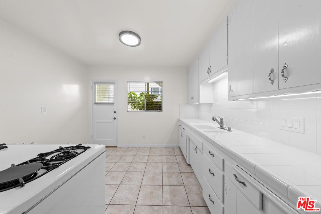 913 20th St Unit: 1