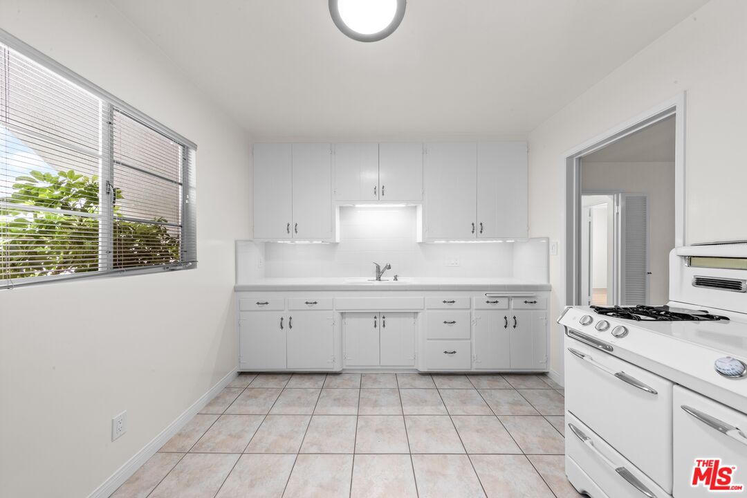 913 20th St Unit: 1