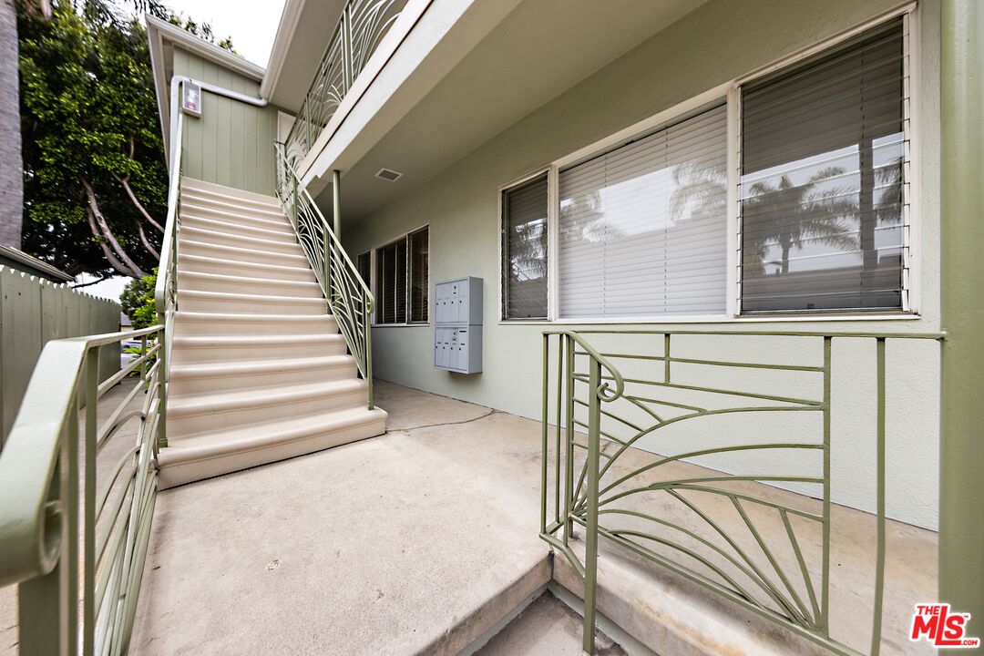 913 20th St Unit: 1