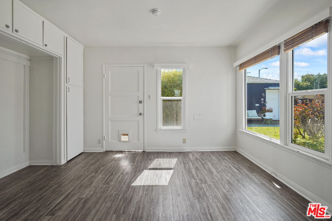 216 6th AVE