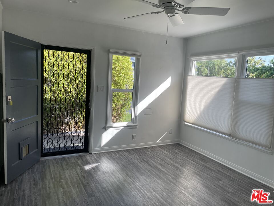 216 6th AVE