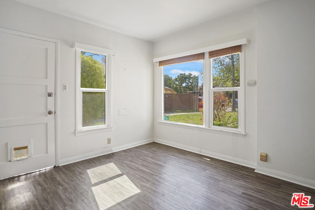 216 6th AVE