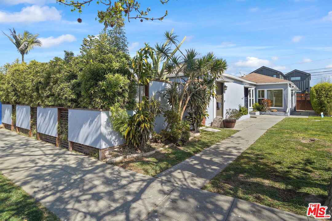 216 6th AVE
