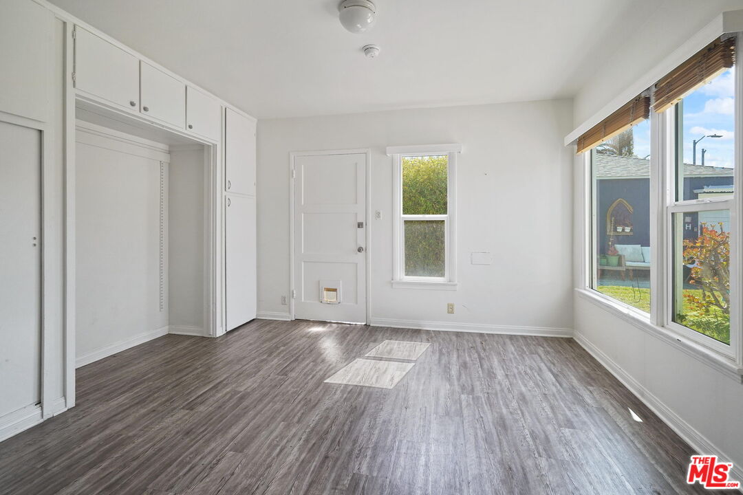 216 6th AVE