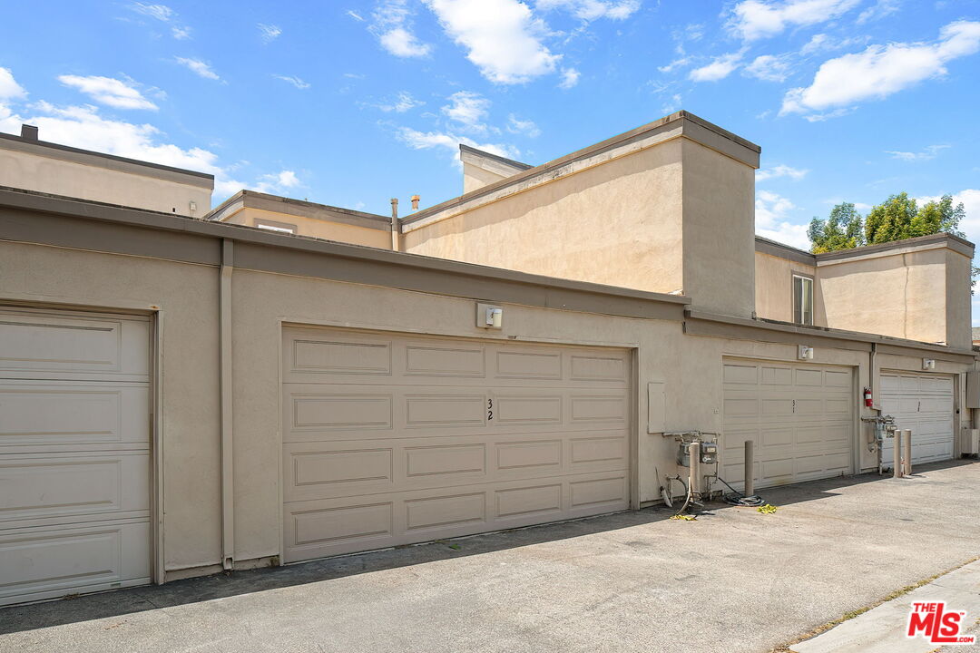 32 Village Pkwy