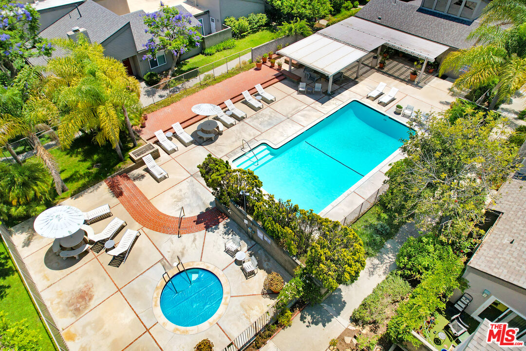32 Village Pkwy