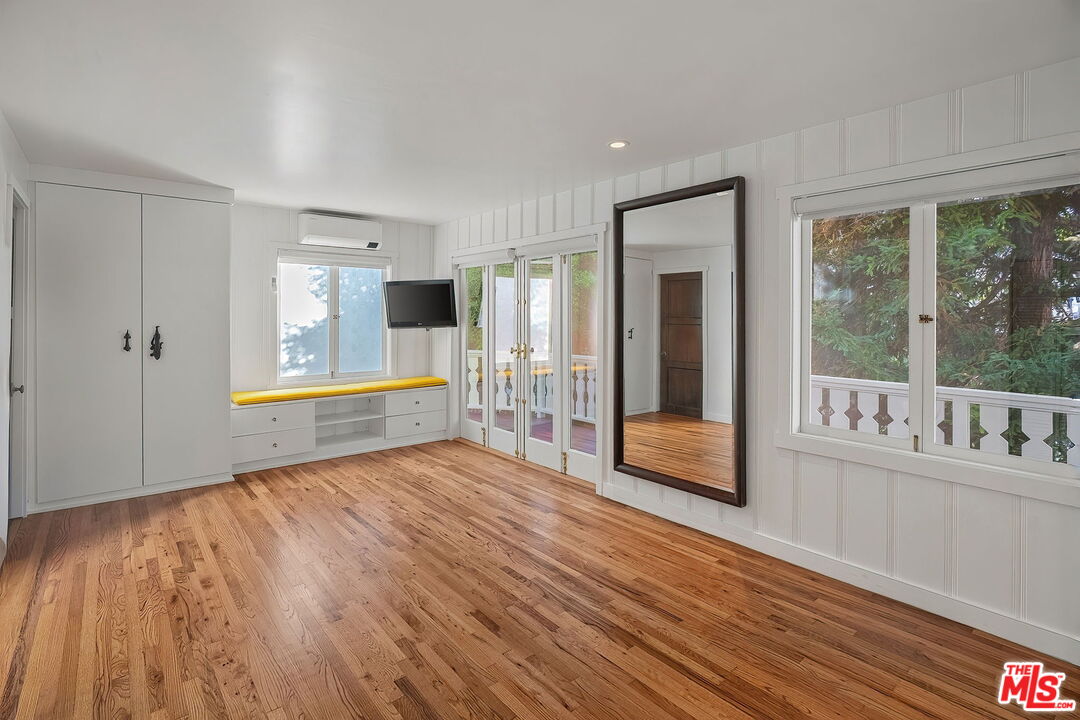 339 Adelaide Dr
