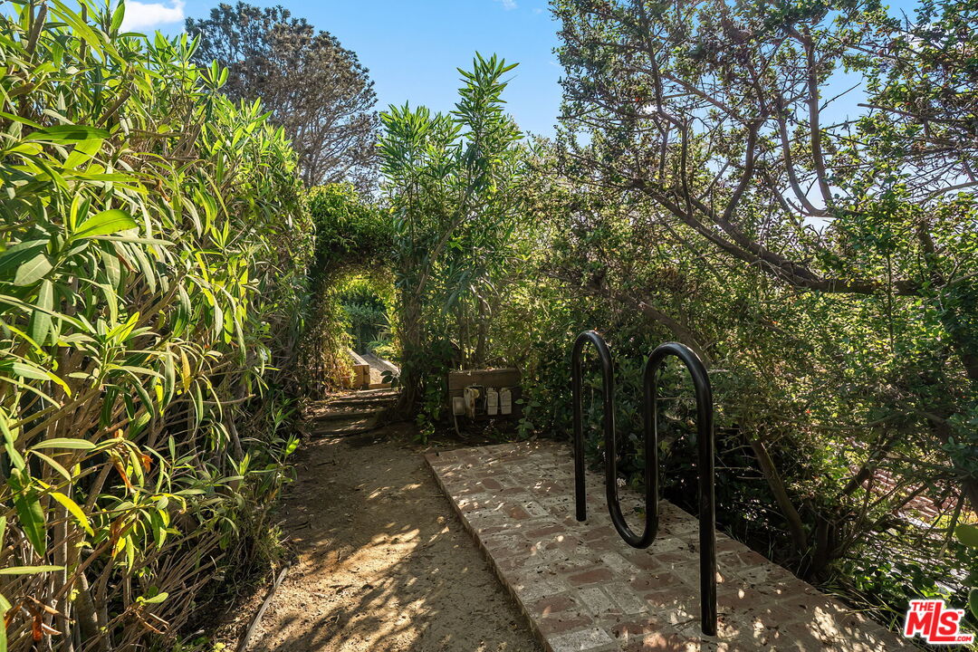 339 Adelaide Dr