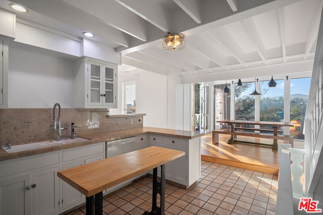 339 Adelaide Dr