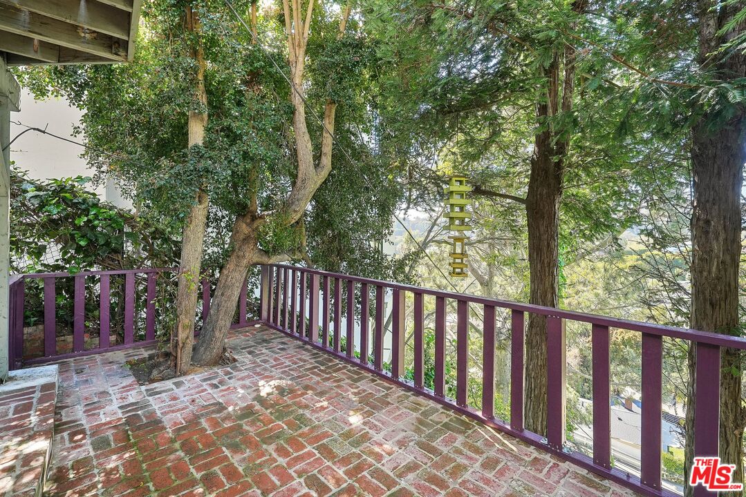 339 Adelaide Dr