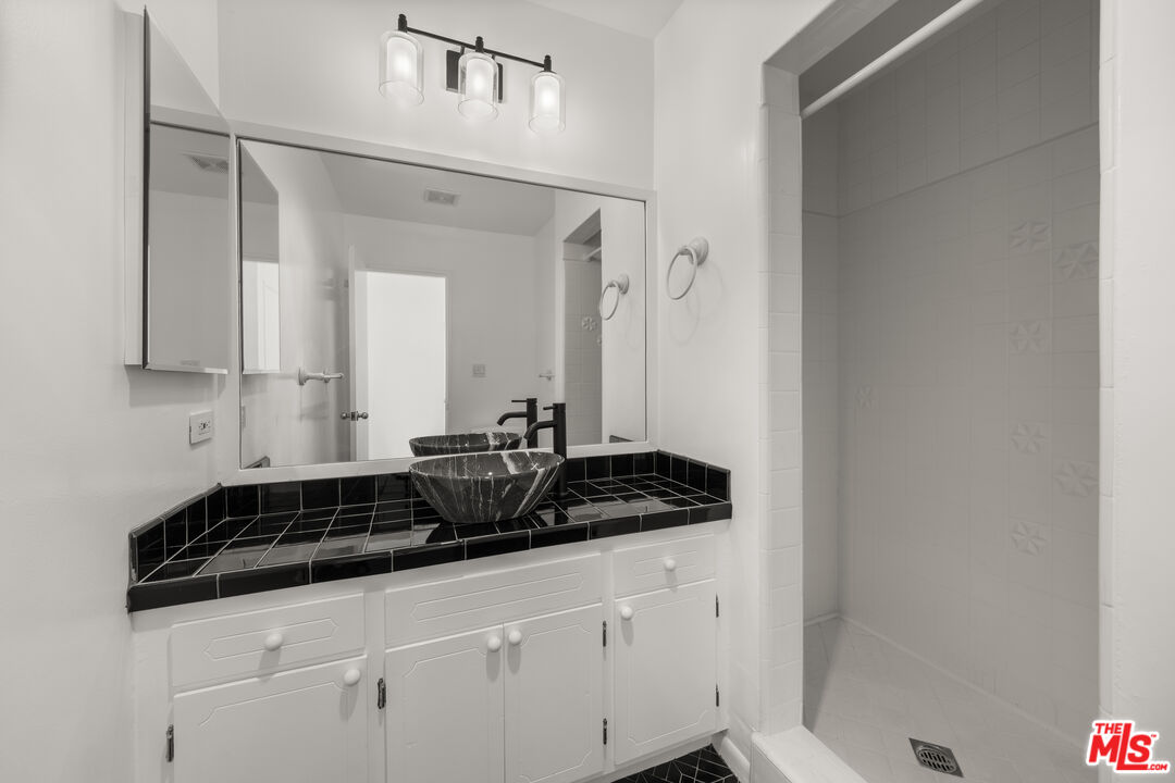 1010 21st St Unit: 1