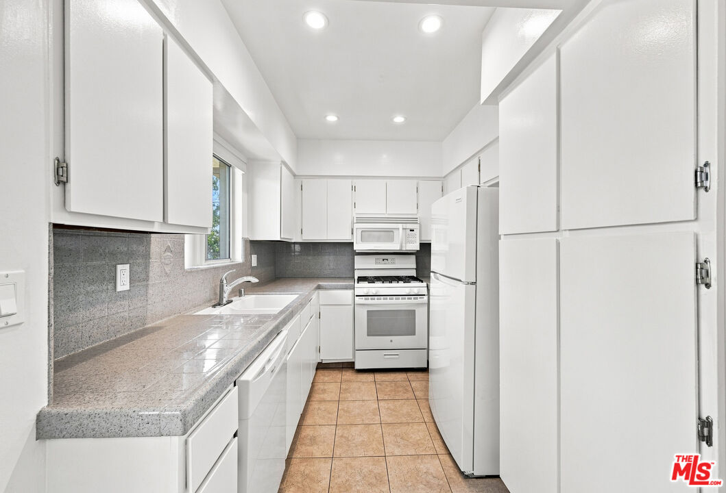 1246 Euclid St Unit: 6
