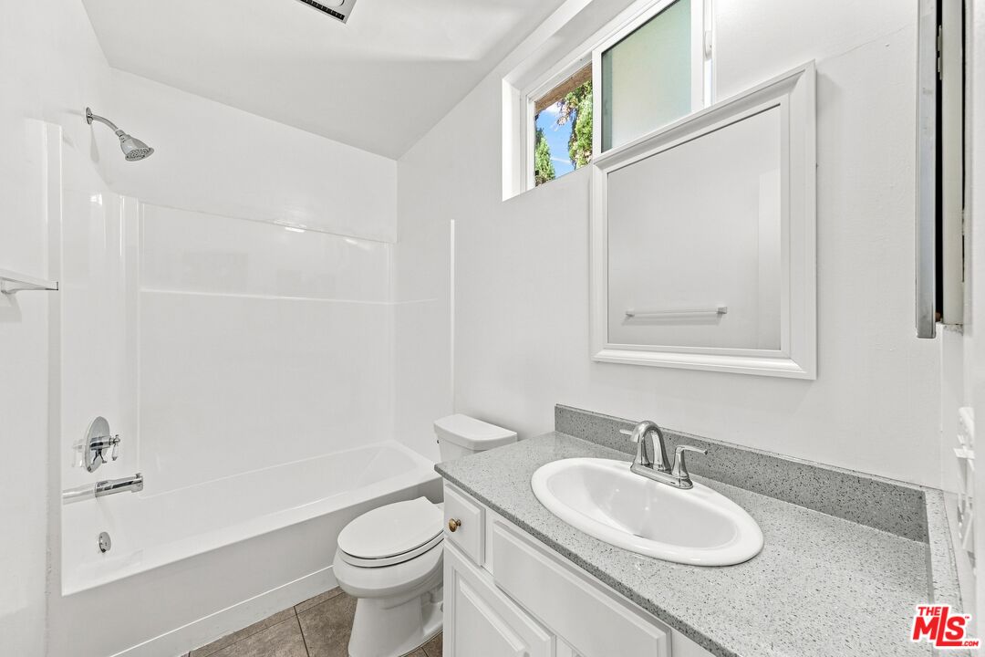 1246 Euclid St Unit: 6