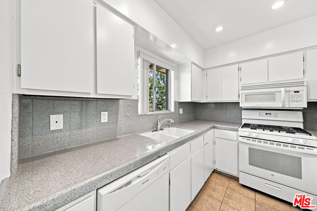 1246 Euclid St Unit: 6