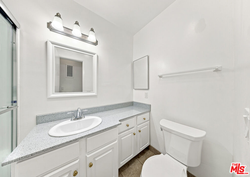 1246 Euclid St Unit: 6