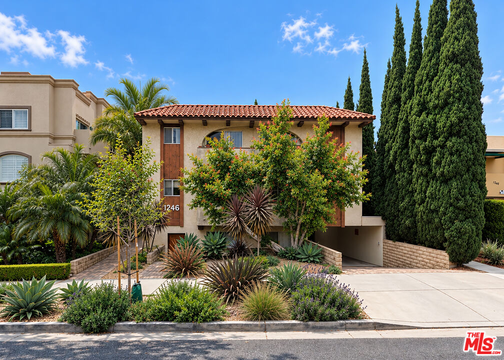 1246 Euclid St Unit: 6
