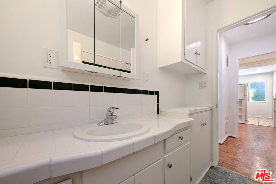 1037 11th St Unit: 2