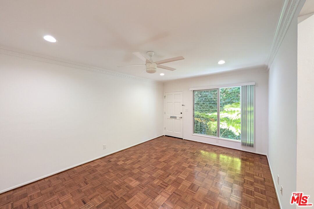 1037 11th St Unit: 2
