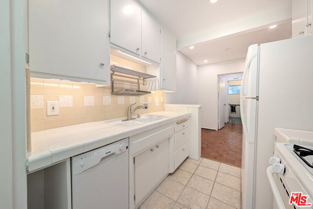 1037 11th St Unit: 2