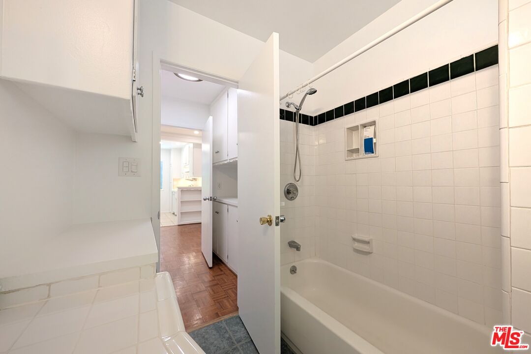 1037 11th St Unit: 2